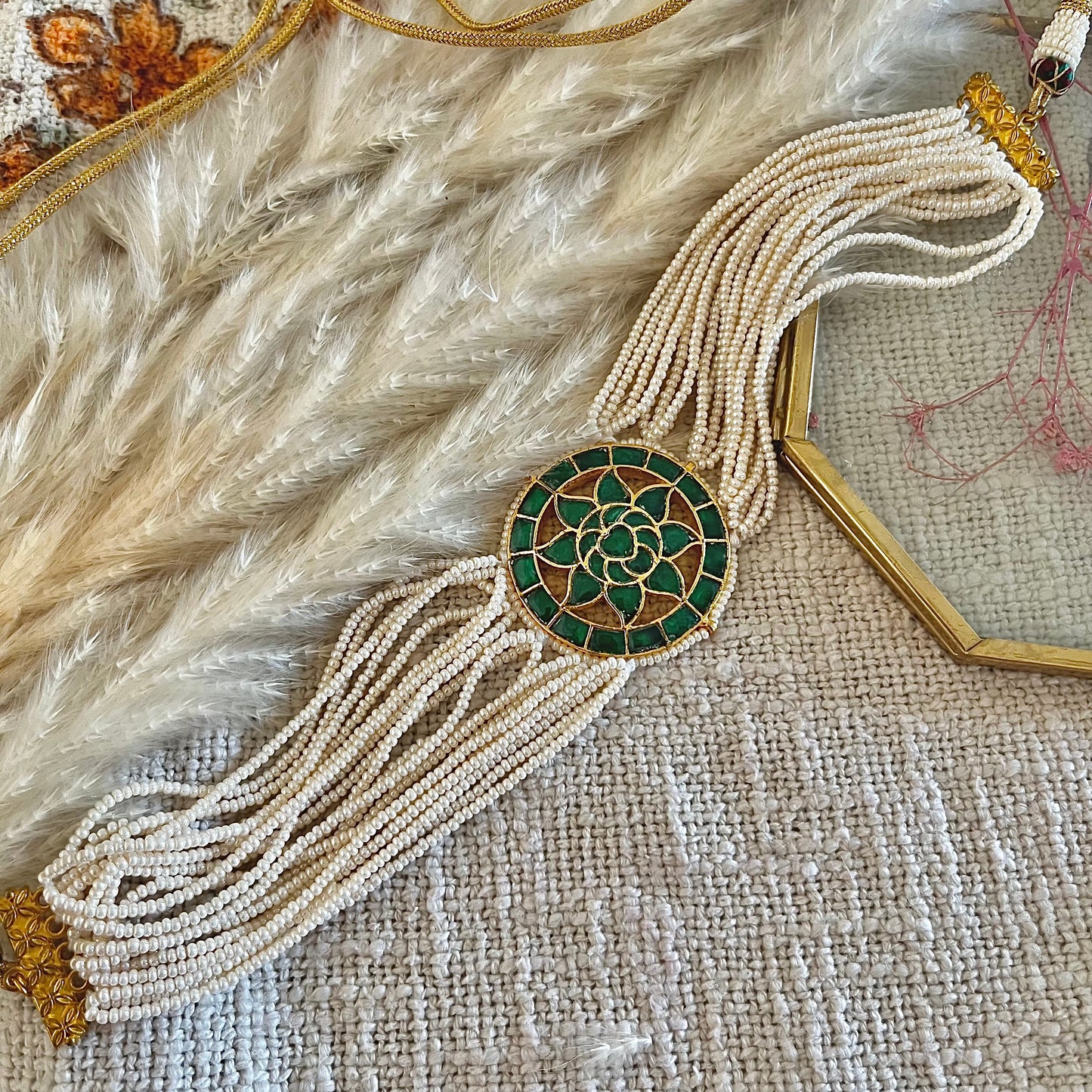 Pachi Kundan choker with pearl strings in silver and alloy