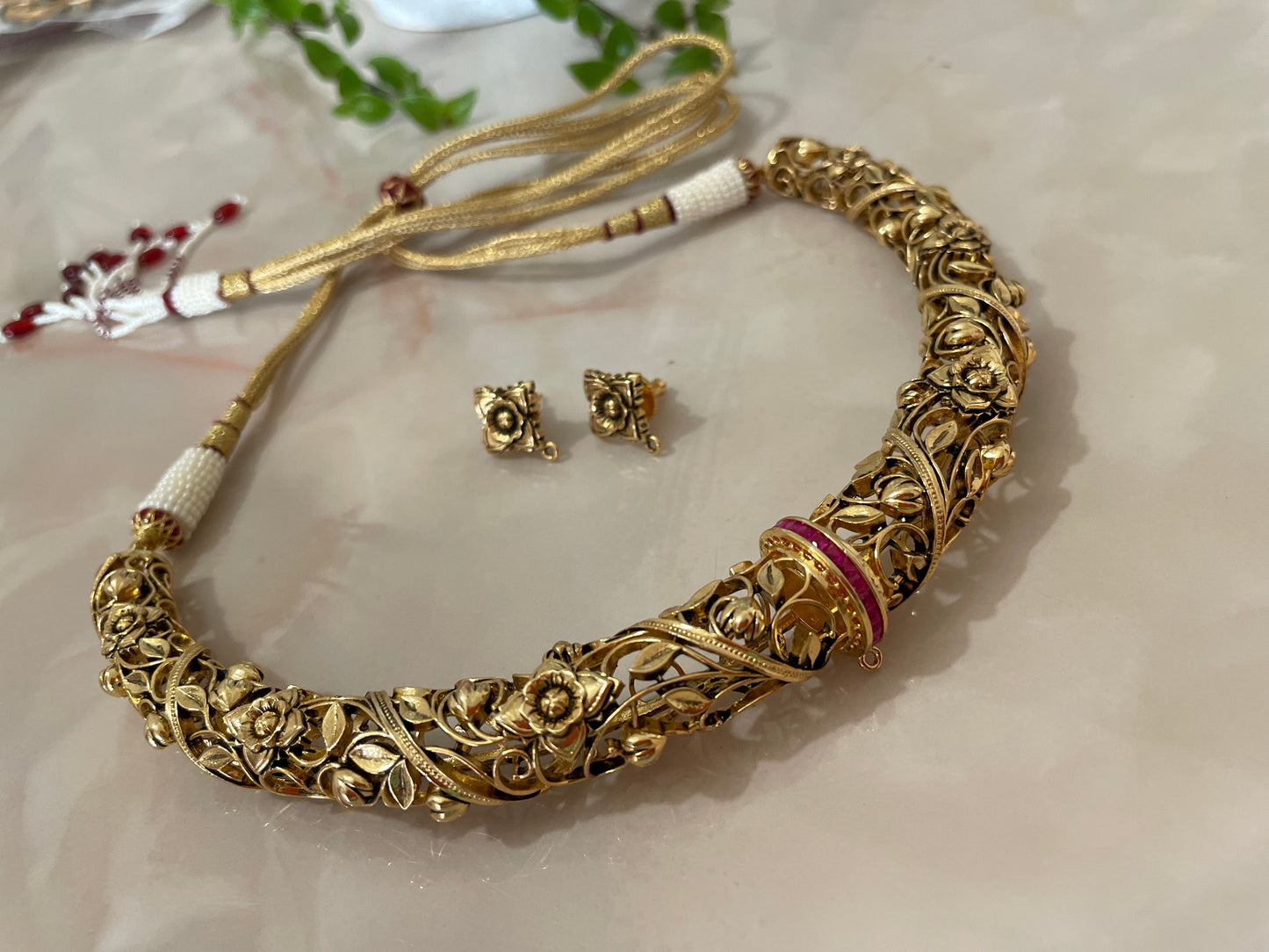 Traditional Choker set with floral motifs