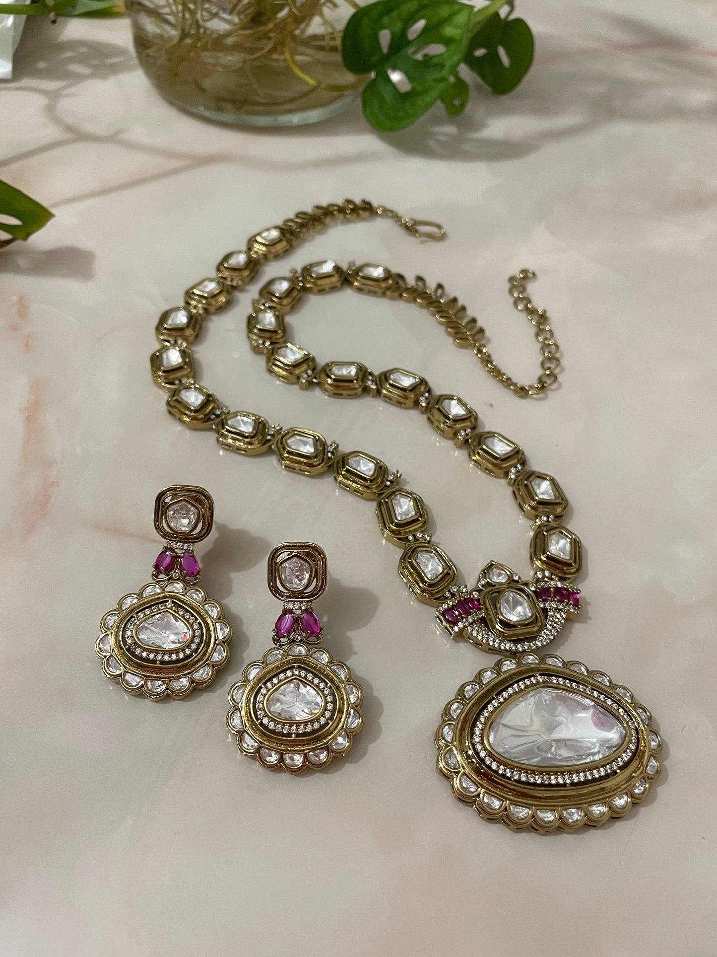 Vintage Necklace Set with Fushsia pink semi-precious stones & kundan