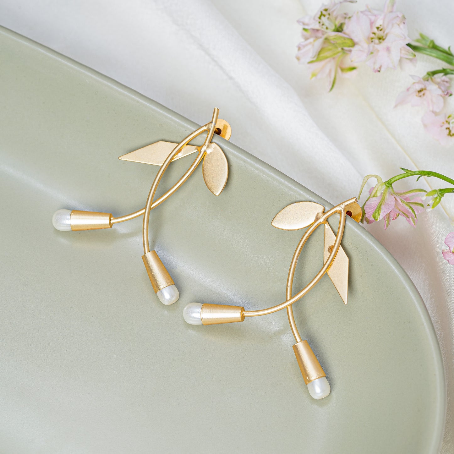 Iris Baroque Pearl Earrings
