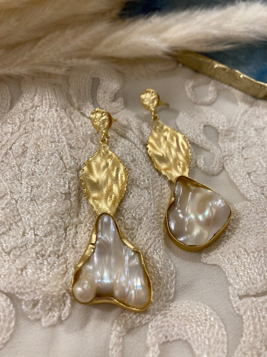Floral Inspired golden earrings with pearls