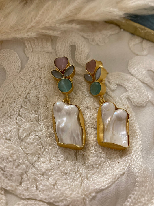 Floral Inspired golden earrings with pearls