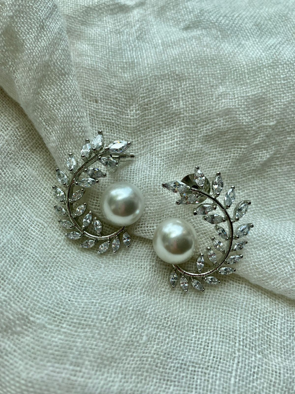 Lustrous Laurel Earrings