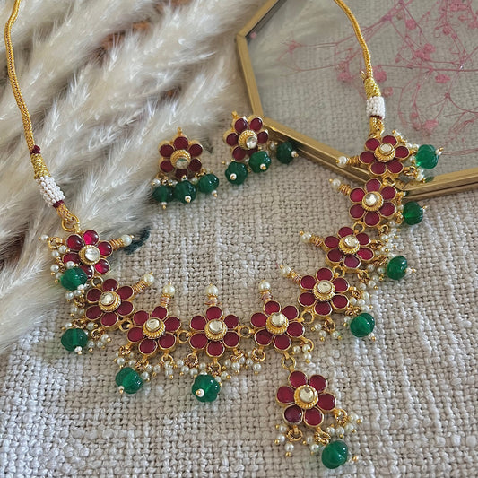 Floral design Necklace set with emeralds & pearls