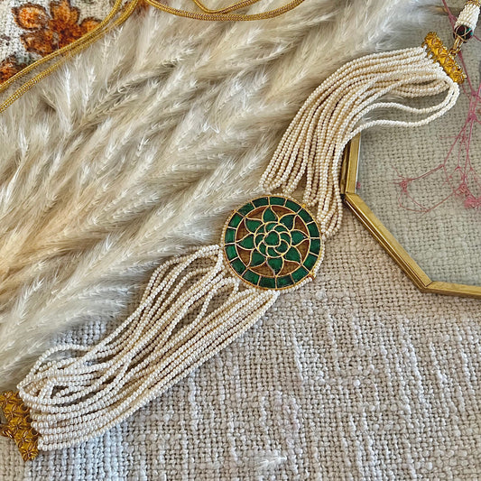 Pachi Kundan choker with pearl strings in silver and alloy