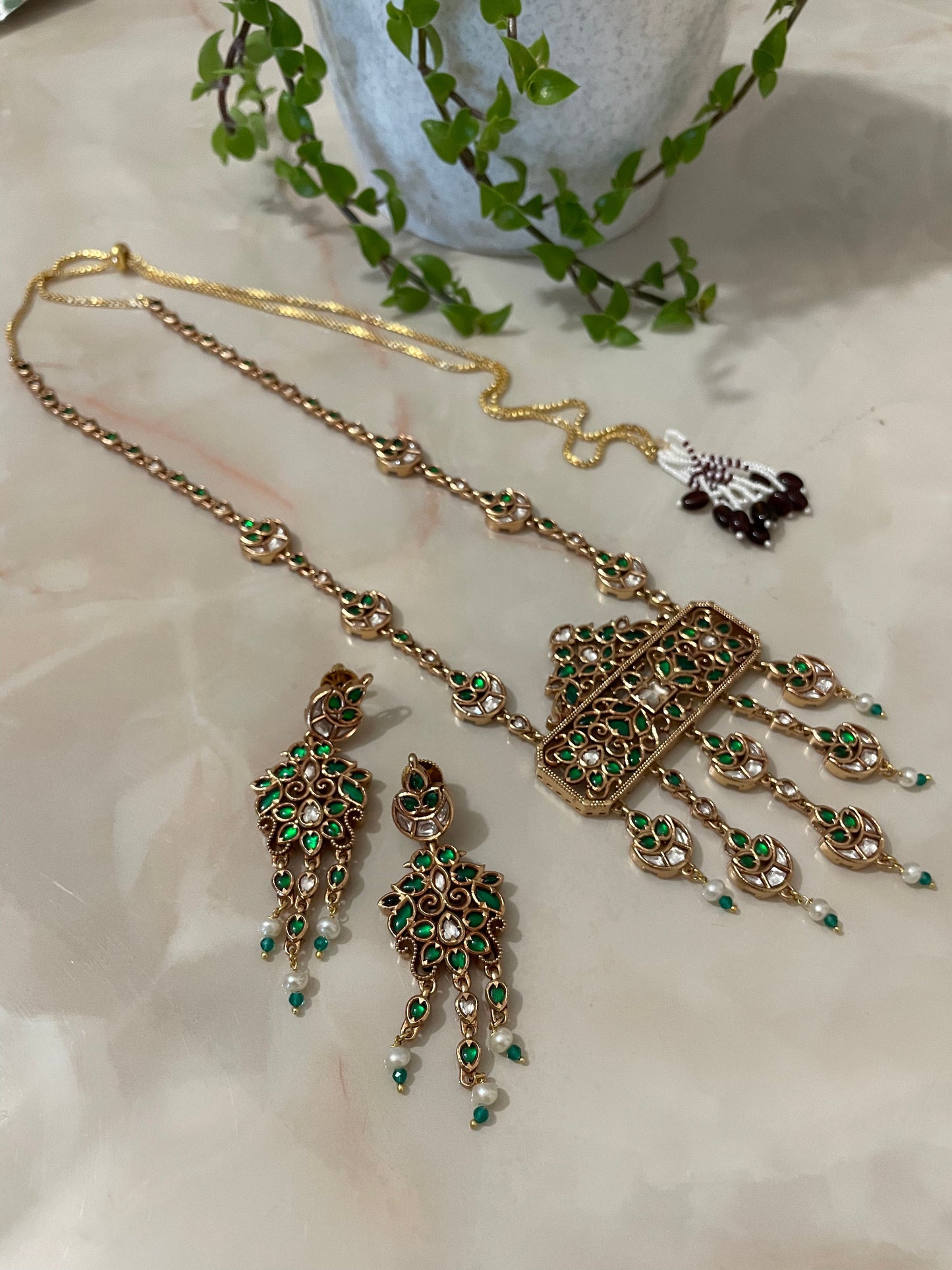 Long necklace set with Emerald green gemstones